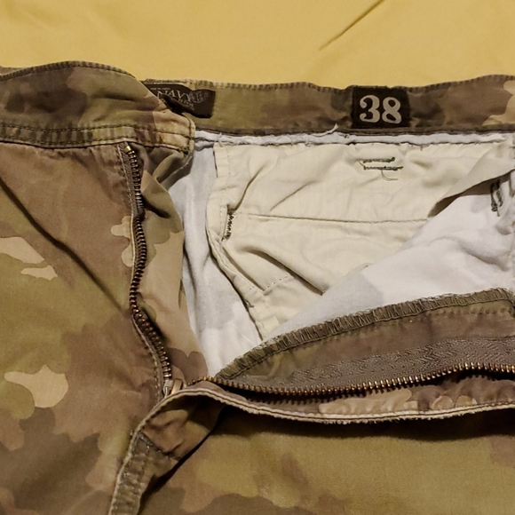 Old Navy Camouflage Green Cargo shorts - Picture 5 of 15